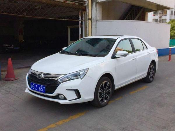【上海】2015年12月 比亚迪 秦 1.5t 双冠旗舰plus版 白色 手自一体