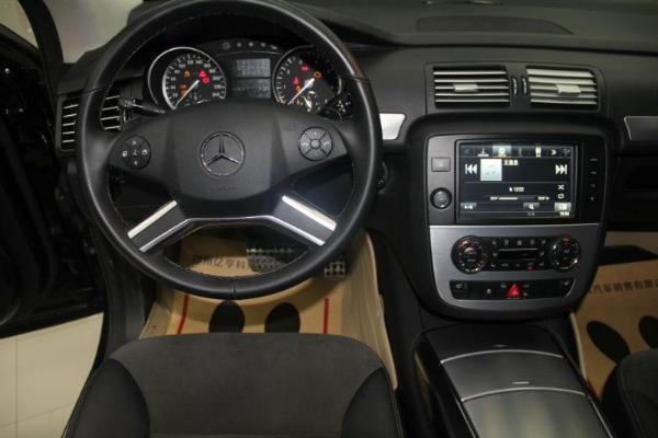 【郑州】2014年8月 奔驰 r级 r320 4matic 3.0t 豪华型 黑色 自动档