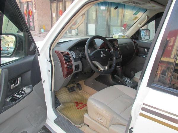 【新乡】2011年6月 三菱 帕杰罗 v73 3.0 gls 白色 自动档