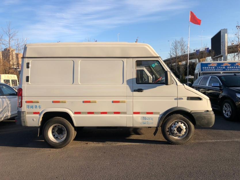依维柯 得意 2014款 2.5t-a35 nj6485ac47z4图片