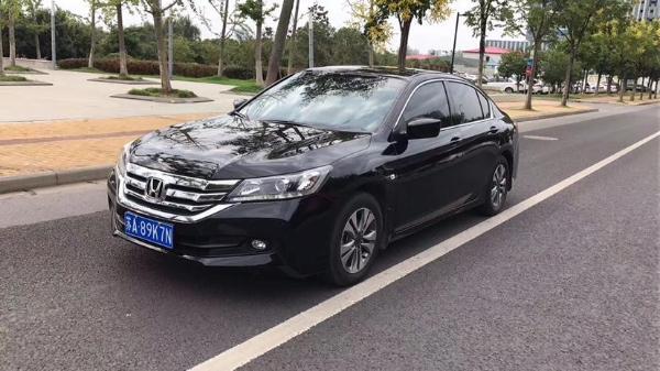 【南京】2015年5月 本田 雅阁 2.0l cvt exn豪华导航版 手自一体