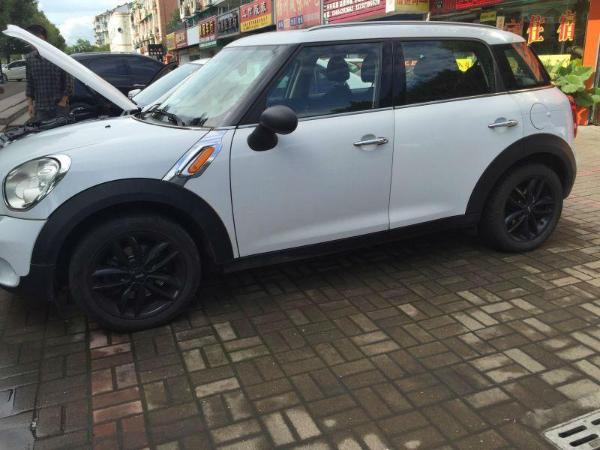 宝马mini countryman 白色