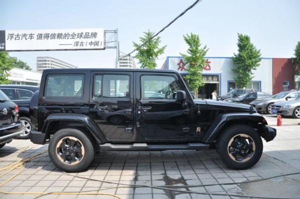 【北京】2015年1月 jeep 牧马人 3.6 龙腾典藏版 黑色 自动档