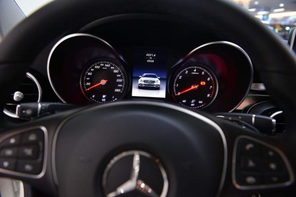 【上海】2016年5月 奔驰 c级 c200 4matic 2.0t 运动版 白色 自动档