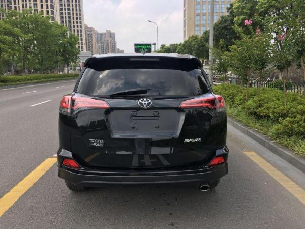 2017年3月丰田 rav4 荣放 2.0l cvt两驱智尚版