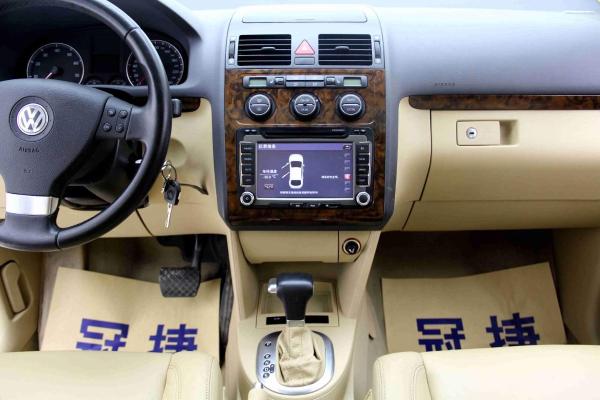 【上海】2010年2月 大众 途安 1.8t 5座智尊版 灰色 自动档
