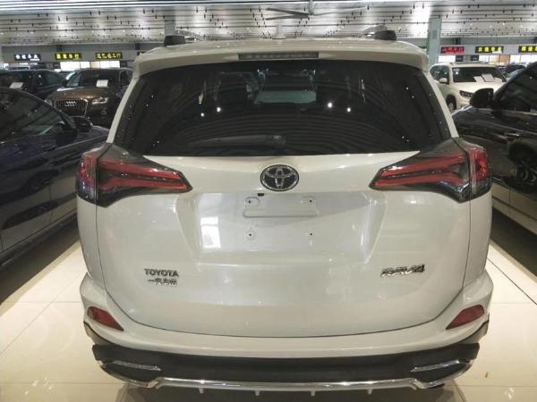 2018年4月丰田 rav4 荣放 2.0l cvt两驱风尚x版