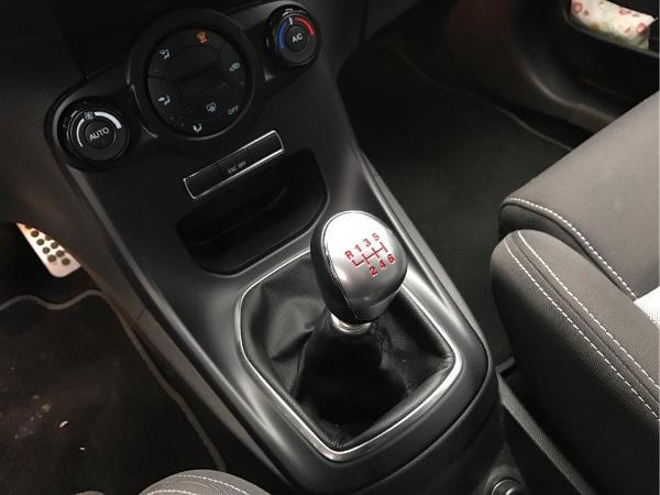 【上海】2018年1月 福特 嘉年华 1.6t 两厢 手动档 三门 红色 手动挡