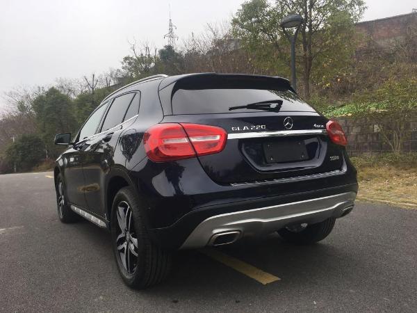 奔驰gla级 gla220 4matic 2.0t 时尚型