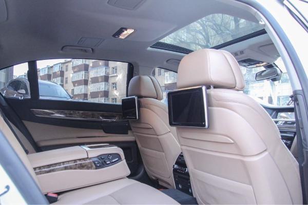 【长春】2015年8月 宝马 宝马7系 740li 3.0t 豪华型 白色 手自一体