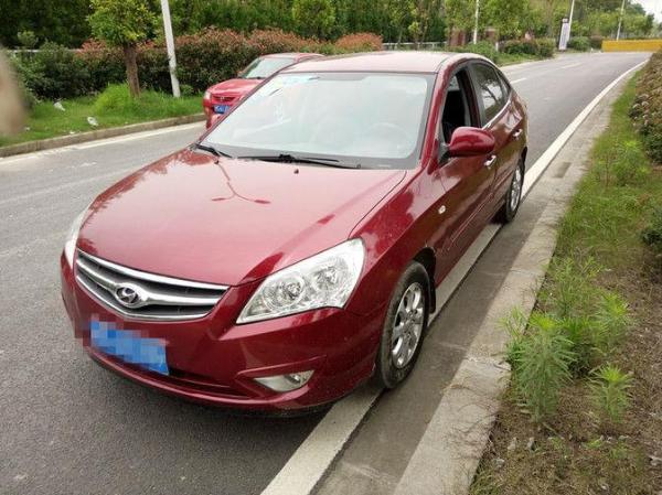 【上海】2010年10月 现代 悦动 1.8 豪华型 红色 手动挡