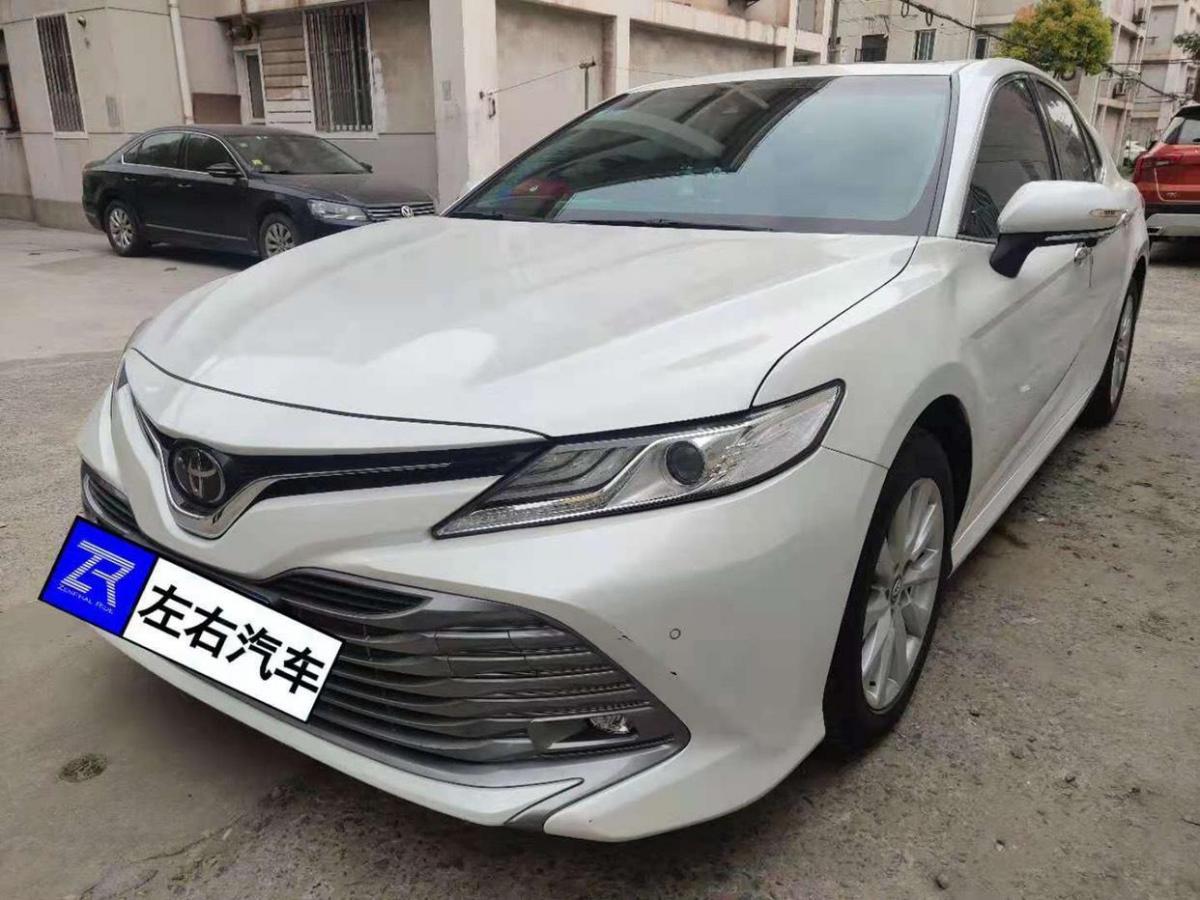 凯美瑞2.5g豪华版白色,凯美瑞2.5g豪华版黑色 上海2021年6月丰田凯美瑞2021款20g豪华版白色自动档