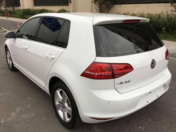 国产大众高尔夫7与福克斯2.0at,顶配之间的对决,谁会更有优势