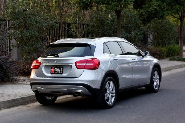 奔驰gla200suv,奔驰gla200suv报价 2014年12月奔驰 奔驰gla 2015款 gla200 1.6t