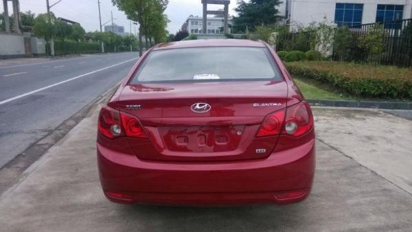 【上海】2010年10月 现代 悦动 1.6 舒适型 红色 手动挡