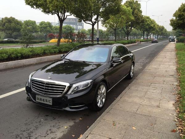 奔驰s400开了一万公里能卖多少钱?
