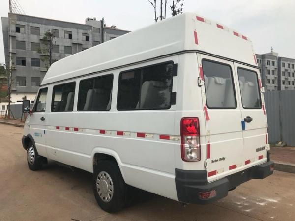 【长沙二手车】2015年11月_二手依维柯17座_价格13.8