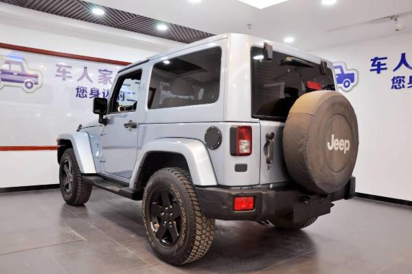 【太原】2012年9月 jeep 牧马人 3.6l 极地版 两门 手自一体