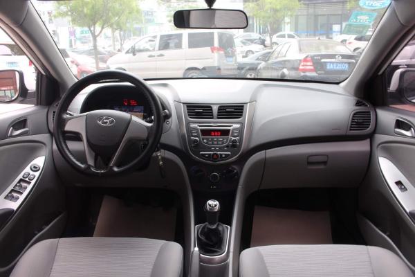【沈阳】2014年3月 现代 瑞纳 1.4 gls 智能型 白色 自动档