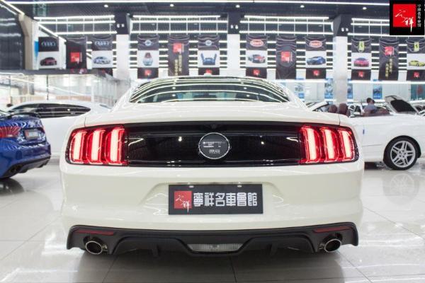 【苏州】未上牌 福特 野马 2016款5.0l 50周年纪念版 白色 手自一体
