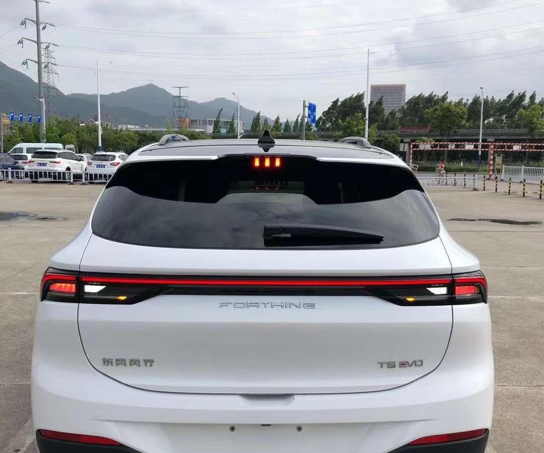 东风风行 风行t5 2021款 1.5t 自动尊贵型图片