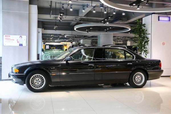 【上海】2002年8月 宝马 宝马7系 750li 5.4 v12 自动档