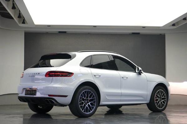 【上海】2018年3月 保时捷 macan 2017款 turbo 3.6t 白色 自动档