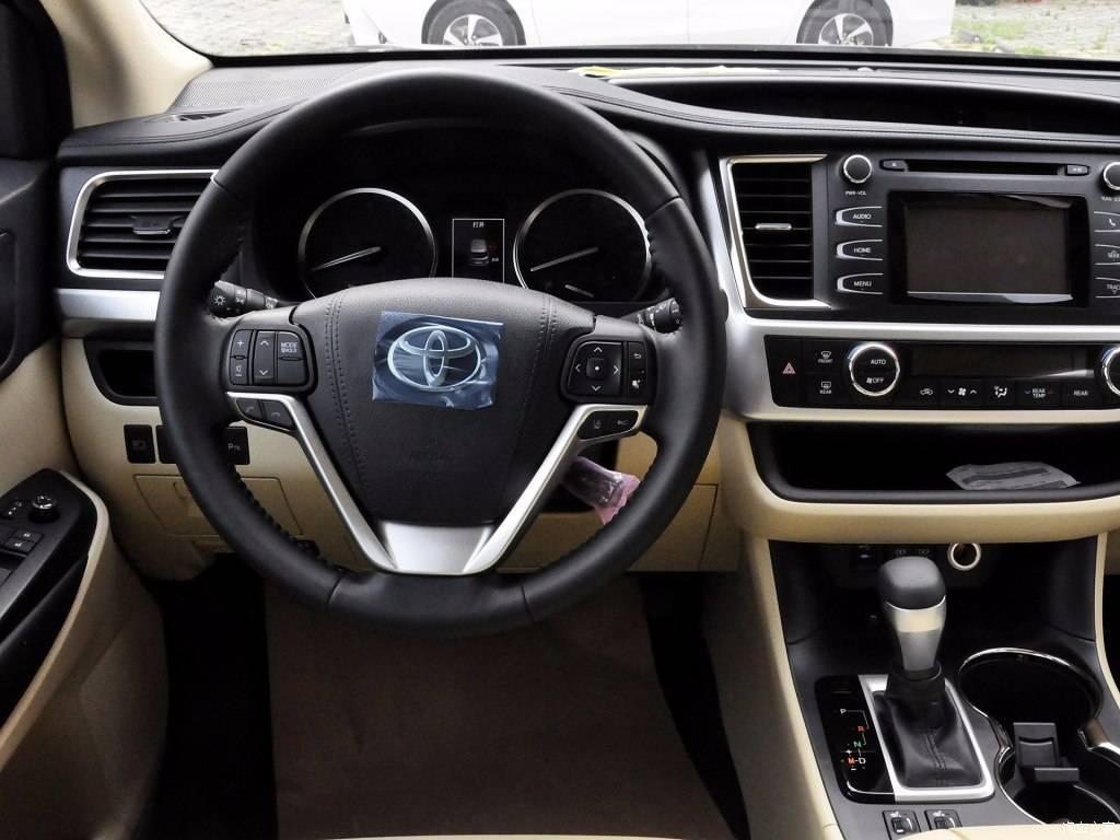 沈阳2019年01月丰田汉兰达2018款20t两驱7座尊贵版白色自动档