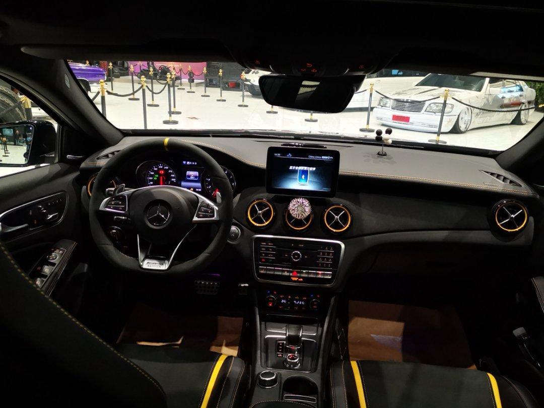 奔驰amg 2017款 a45 amg 2.0t 4matic 暗夜雷霆限量版图片