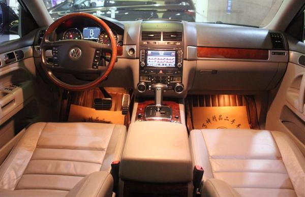 【合肥】2010年4月 大众 途锐 4.2 v8限量顶配版 黑色 自动档