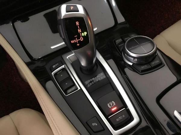 【南京】2013年8月 宝马 宝马5系 525li 2.0t 豪华型 白色 自动档