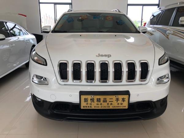 【安庆】2017年5月 jeep 自由光 2.0l 优越版 白色 自动档