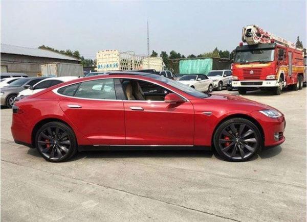 【成都】2015年6月 特斯拉 model s 85 红色 自动档