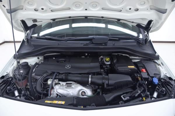 【沈阳】2015年6月 奔驰 b级 b200 1.6t 动感型 白色 自动档
