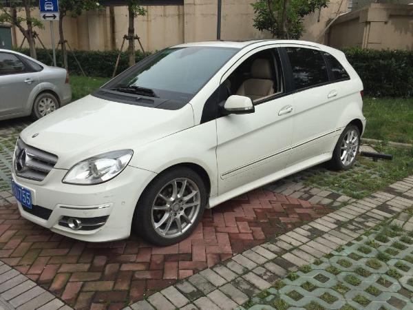 【上海】2009年11月 奔驰 b级 b200 2.0 豪华型 白色 手自一体
