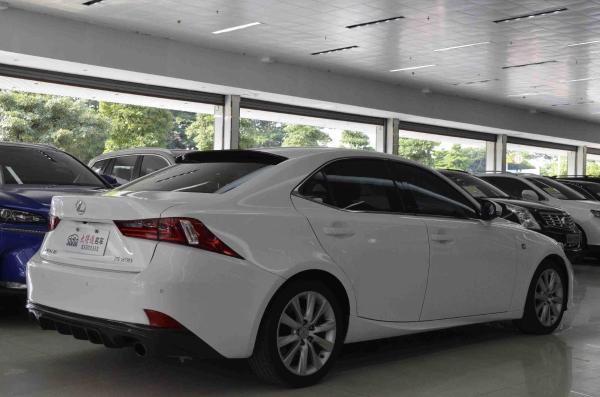 【东莞】2014年9月 雷克萨斯 is is250 2.5 fsport 白色 自动档