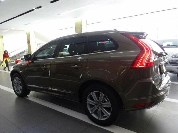 【南宁】未上牌 沃尔沃 xc60 2.0t t5 智远版 香槟色 自动档