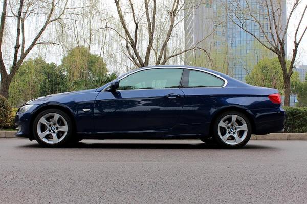 【南京】2012年5月 宝马 宝马3系 325i 2.5l 双门 轿跑车 手自一体