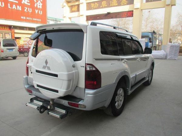 【新乡】2011年6月 三菱 帕杰罗 v73 3.0 gls 白色 自动档