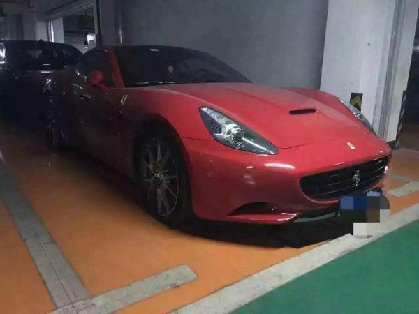 【重庆】2013年12月 法拉利 ff 6.3 v12 红色 自动档