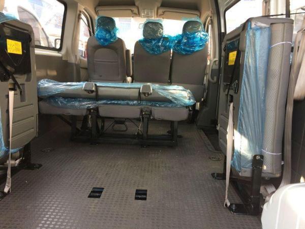 上汽大通v80加长7座蓝牌小型车