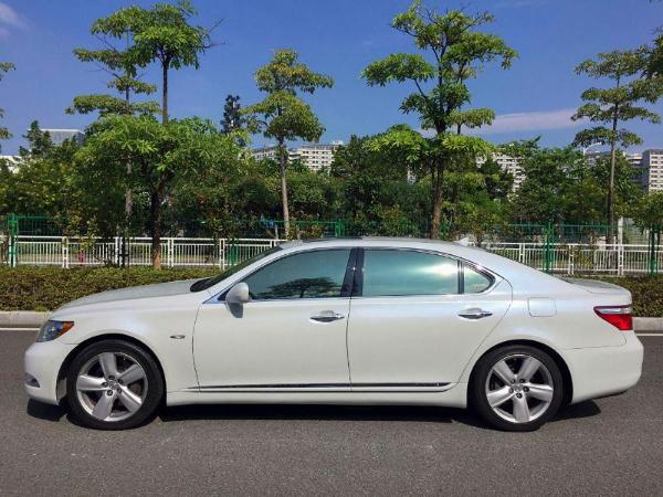 雷克萨斯ls460,四代雷克萨斯ls600h 【深圳】2007年1月 雷克萨斯 ls ls460l 4.6 尊贵加长版 白色 自动档