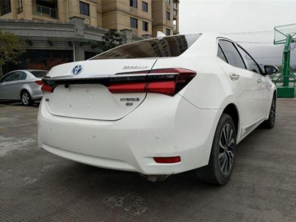 2017年3月丰田 卡罗拉 双擎1.8l cvt先锋版